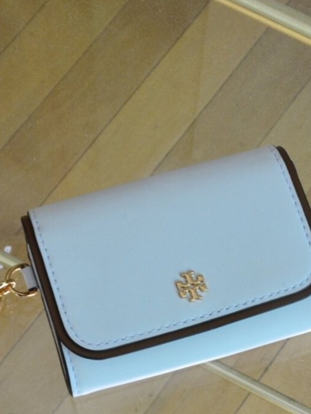 Tory Burch Emerson Soft Color-Block Flap Card Case
Wallet White and Gold
